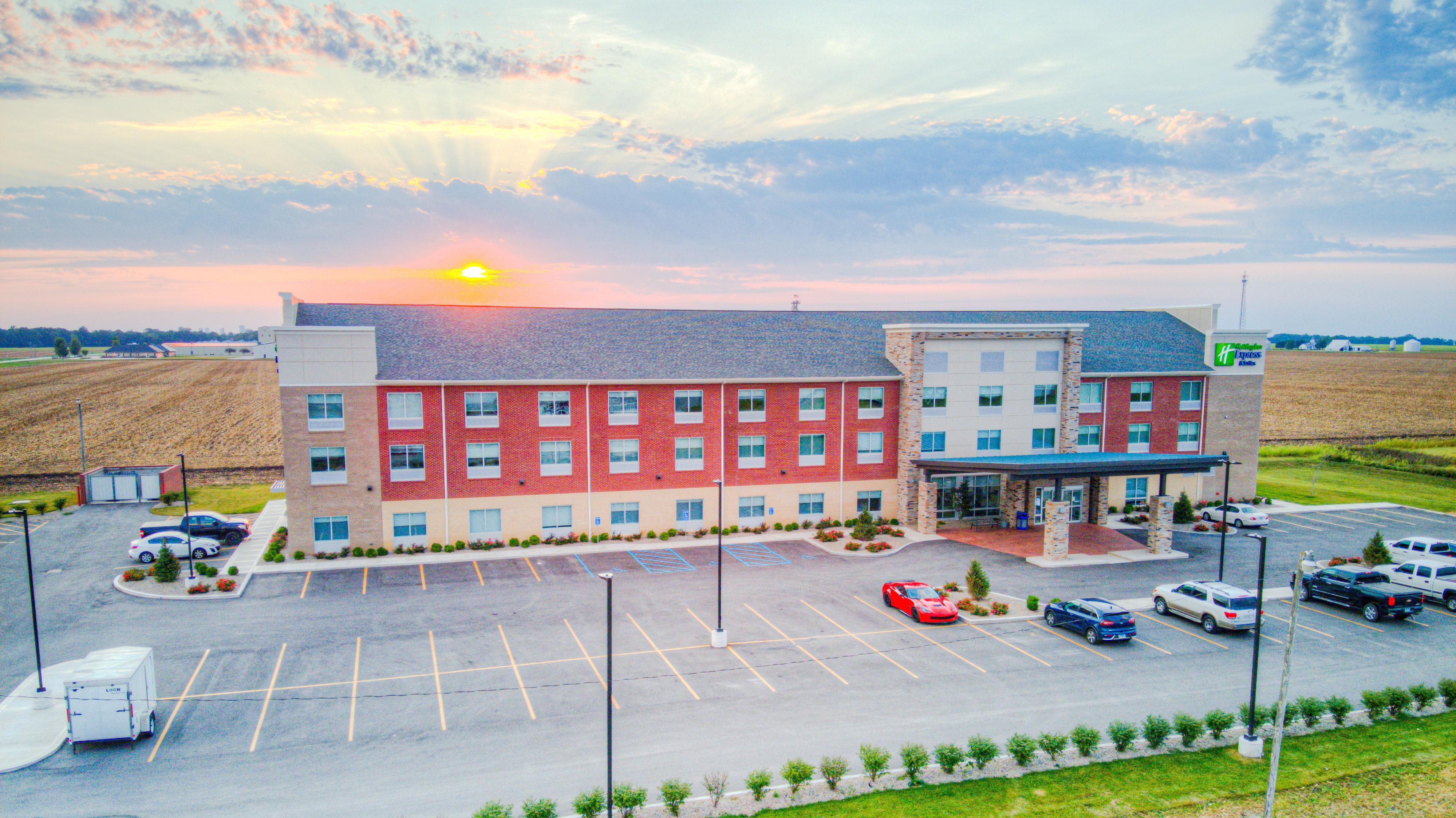 Holiday Inn Express & Suites - Remington By Ihg Exterior photo
