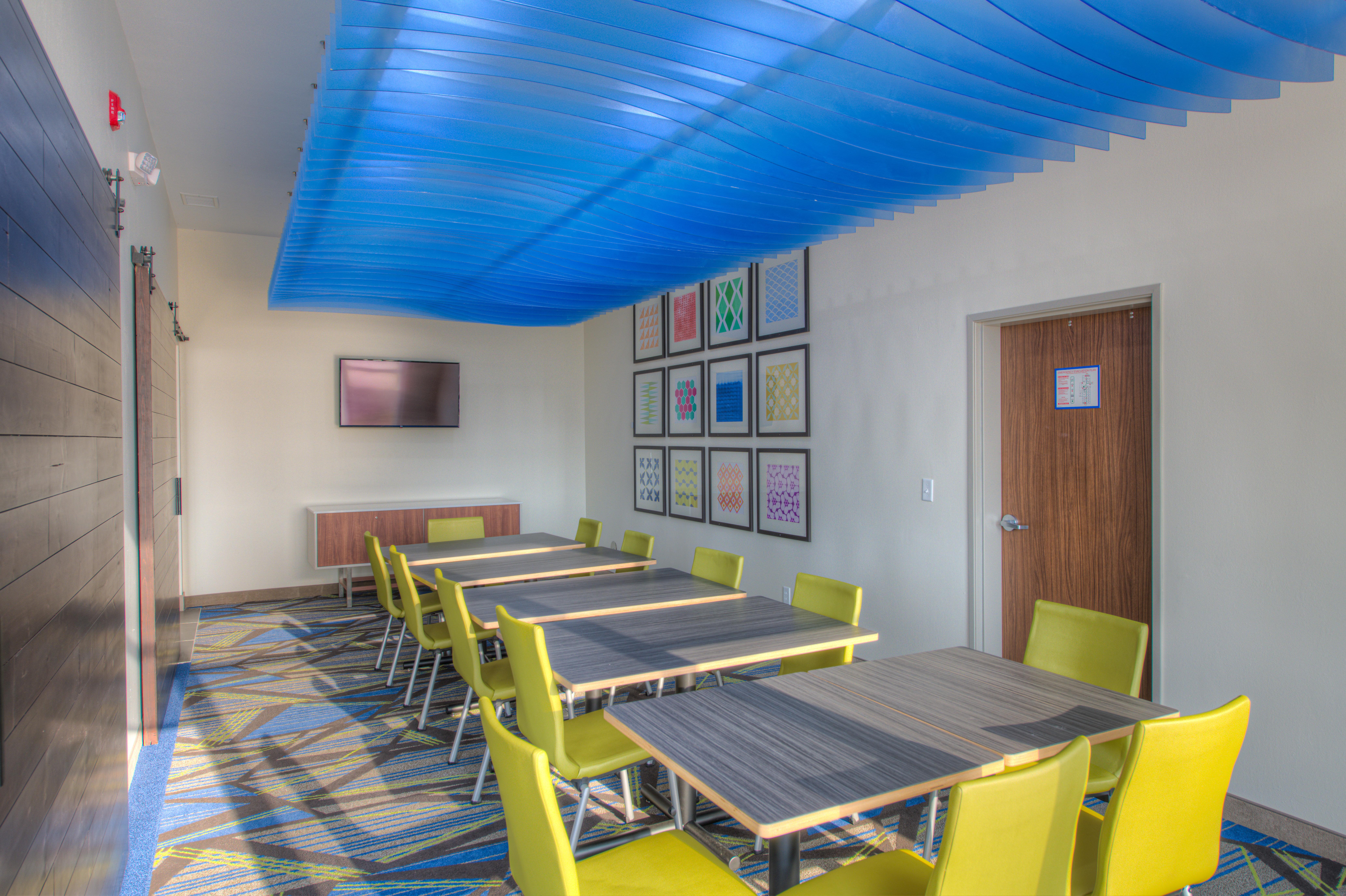 Holiday Inn Express & Suites - Remington By Ihg Exterior photo