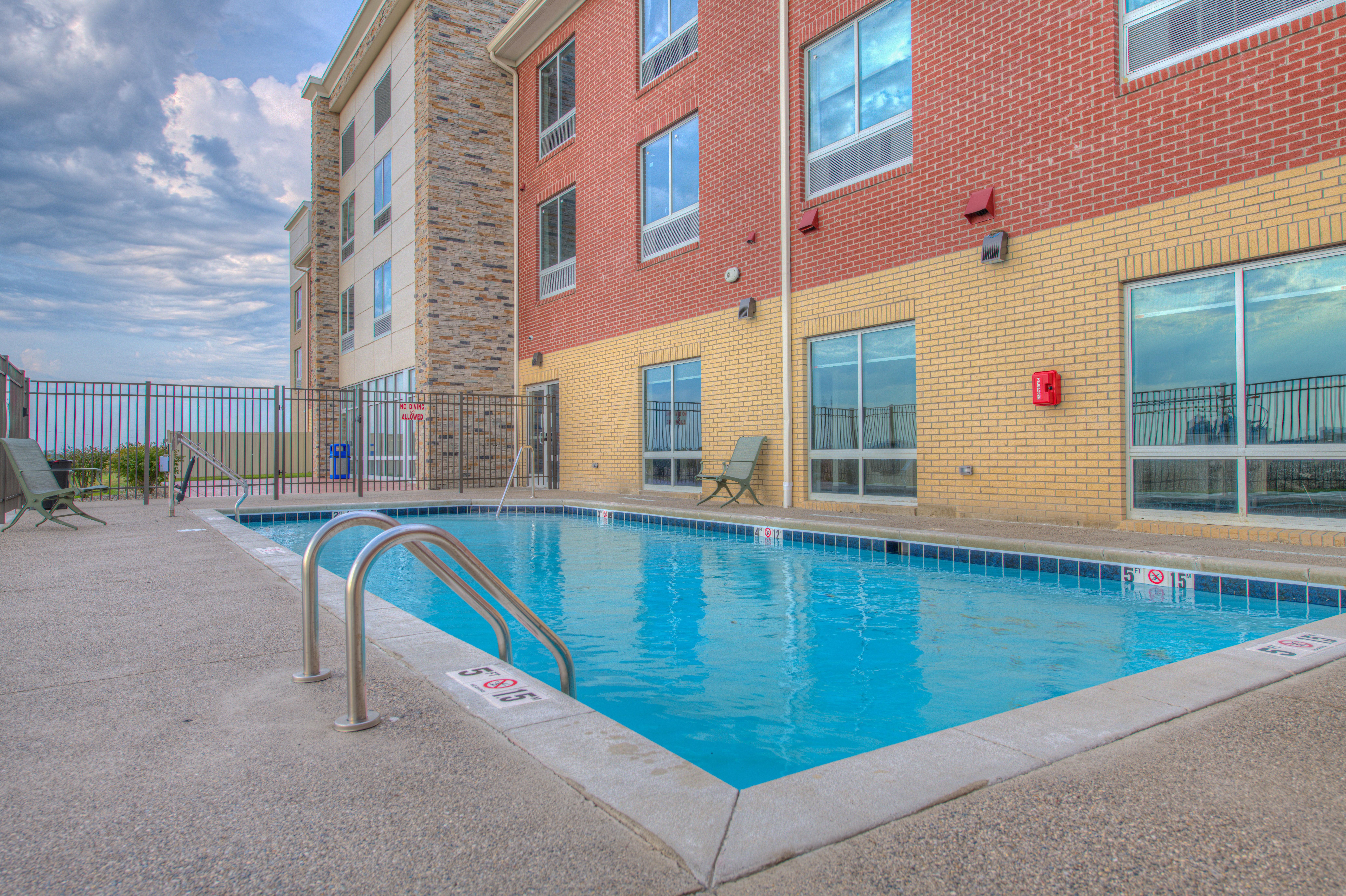 Holiday Inn Express & Suites - Remington By Ihg Exterior photo