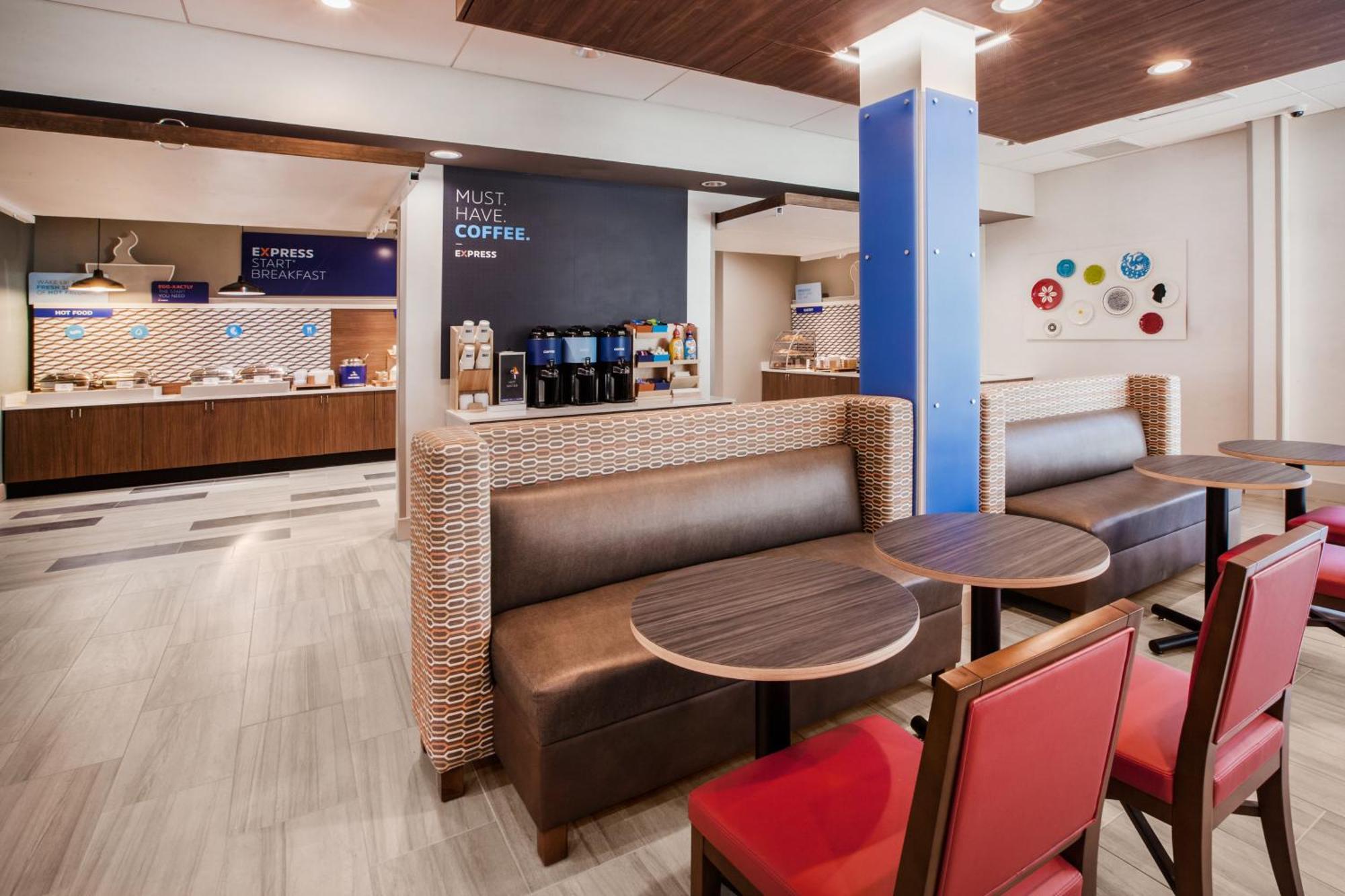Holiday Inn Express & Suites - Remington By Ihg Exterior photo