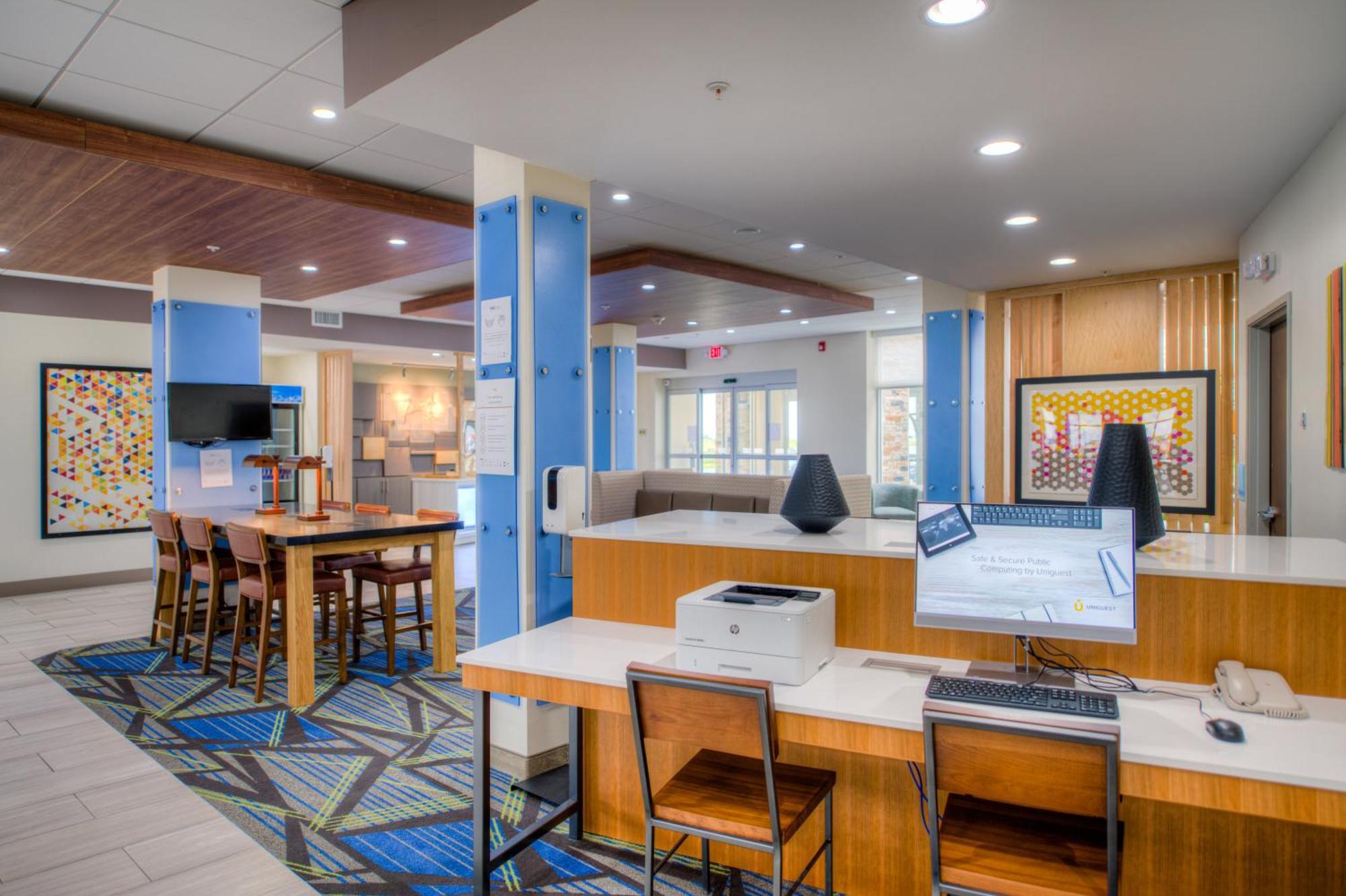 Holiday Inn Express & Suites - Remington By Ihg Exterior photo