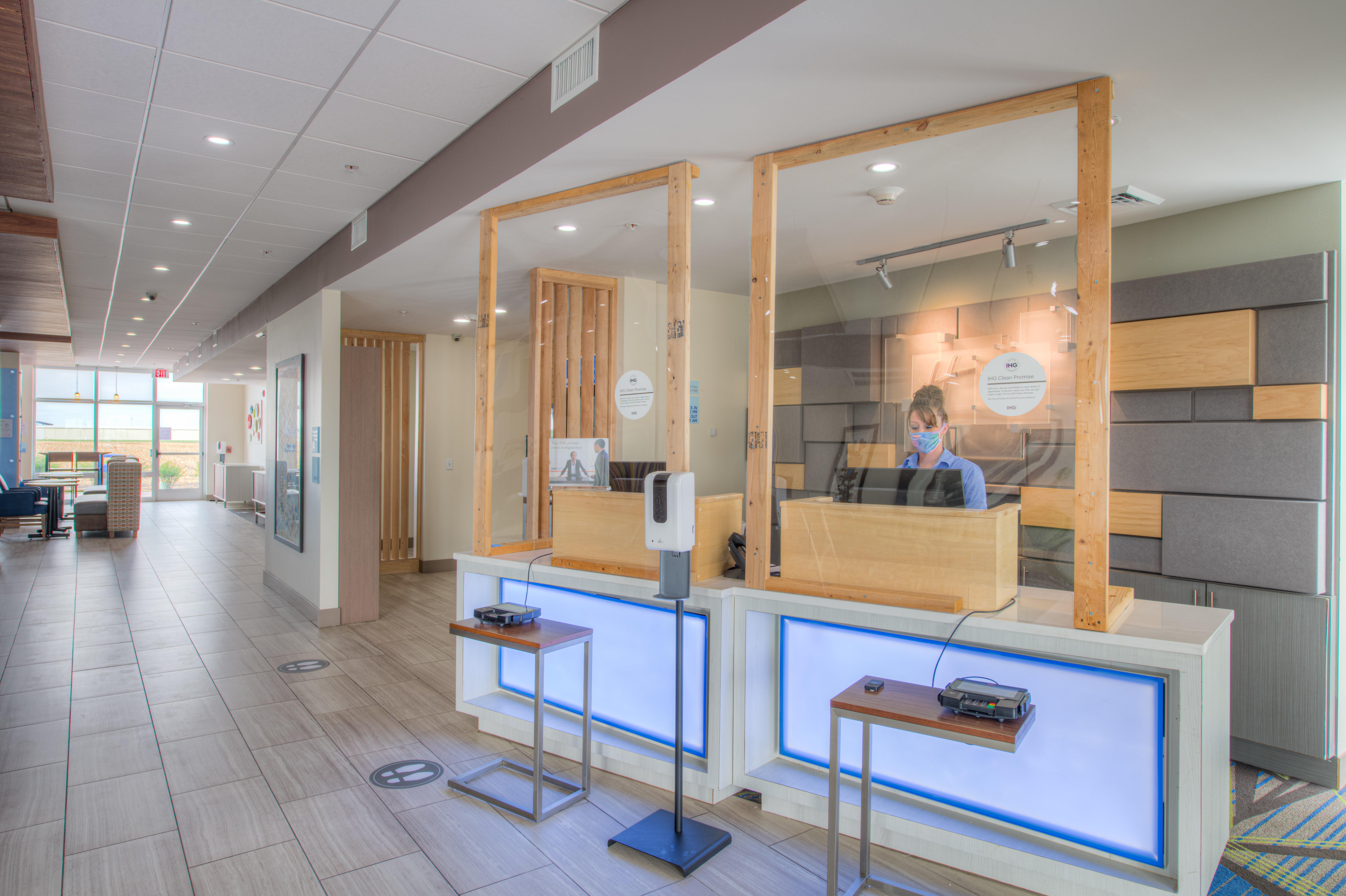Holiday Inn Express & Suites - Remington By Ihg Exterior photo