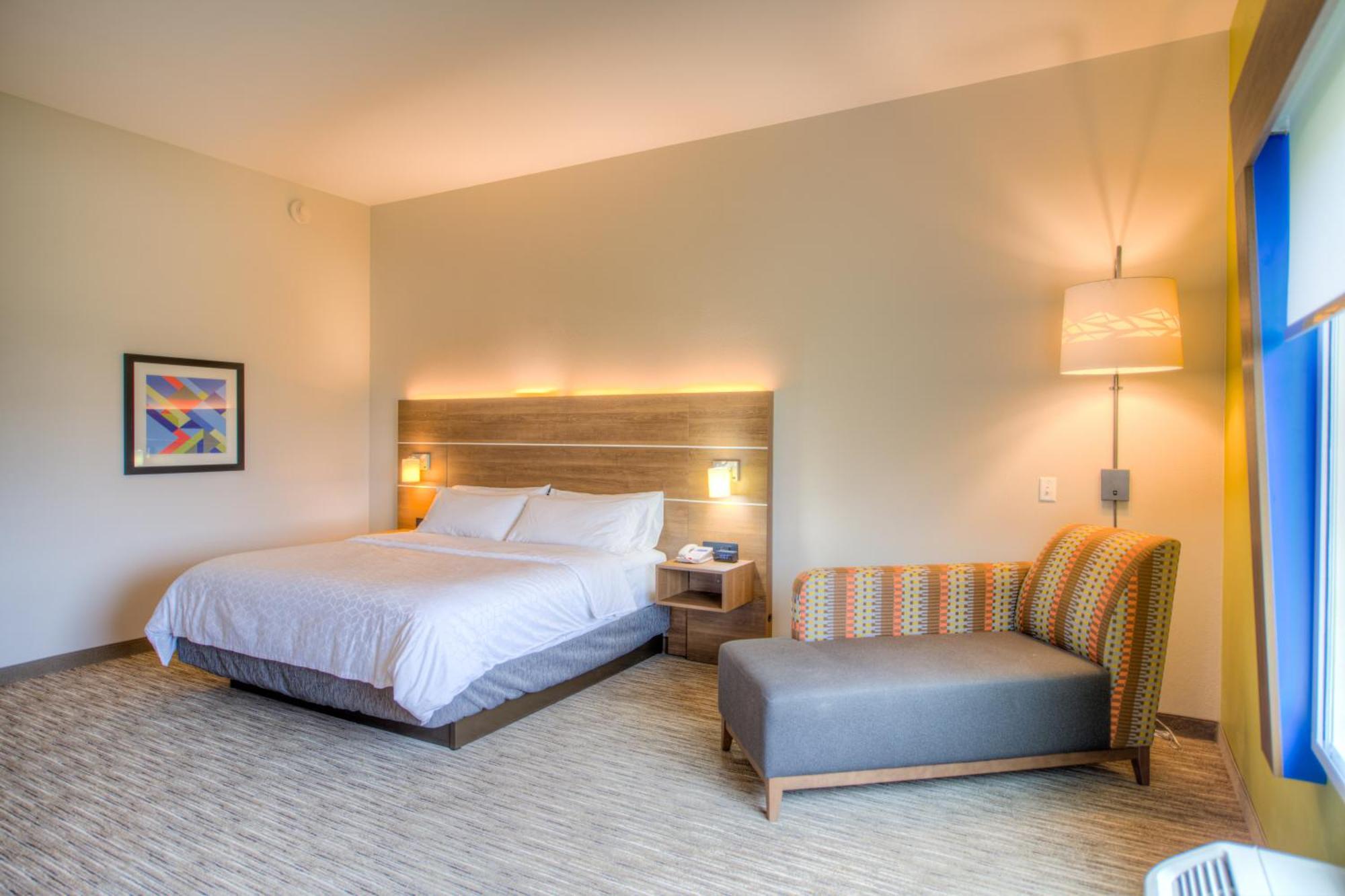 Holiday Inn Express & Suites - Remington By Ihg Exterior photo