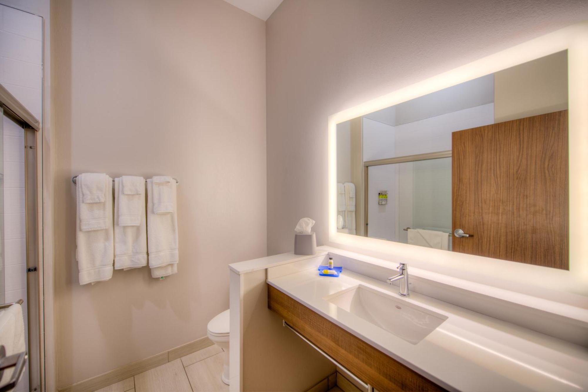 Holiday Inn Express & Suites - Remington By Ihg Exterior photo